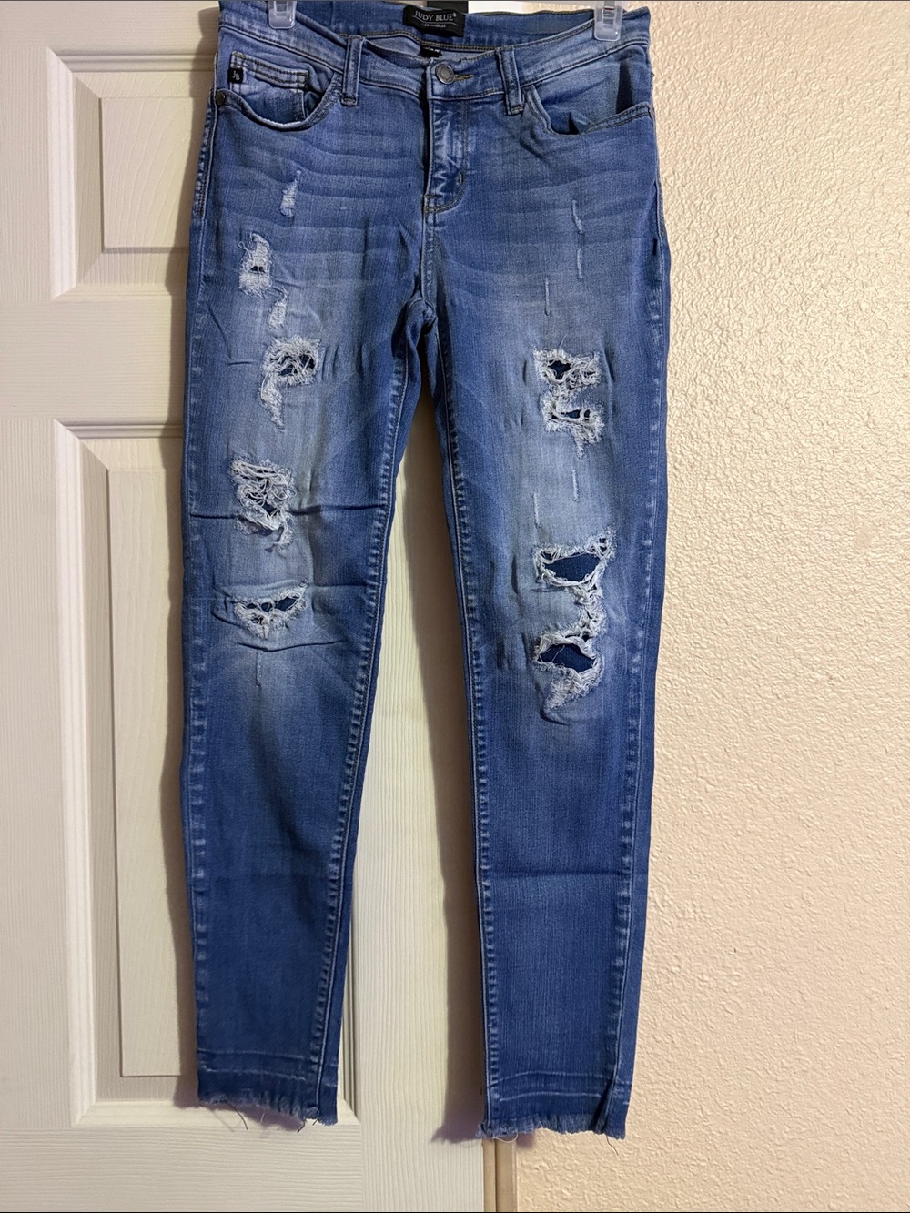 Judy Blue Ripped Skinny Jeans in Light/Medium Blue Wash